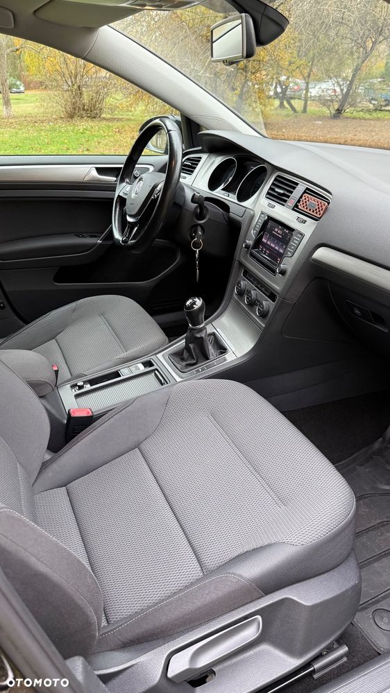 Volkswagen Golf 1.2 TSI BMT Comfortline - 18