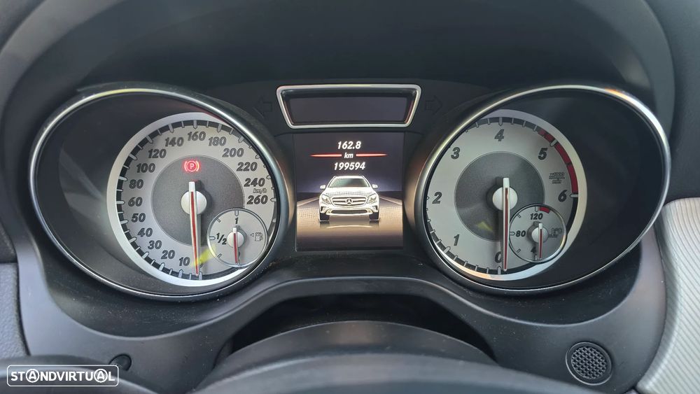 Mercedes-Benz GLA 180 - 28