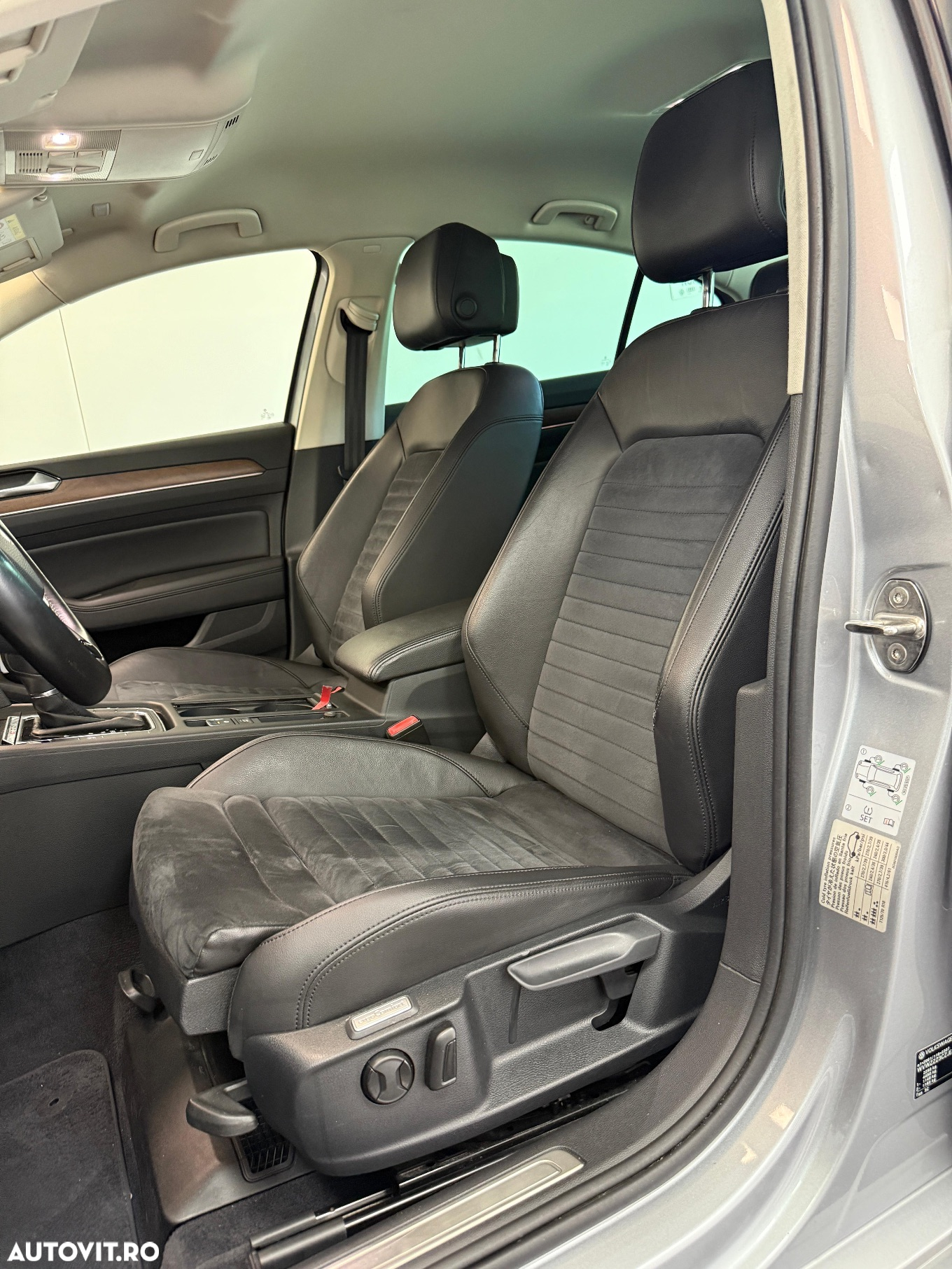 Volkswagen Passat 2.0 TDI DSG 4Motion R Executive - 17