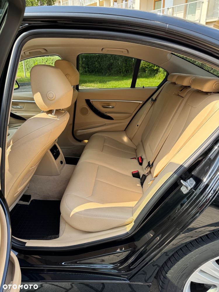 BMW Seria 3 318i - 30