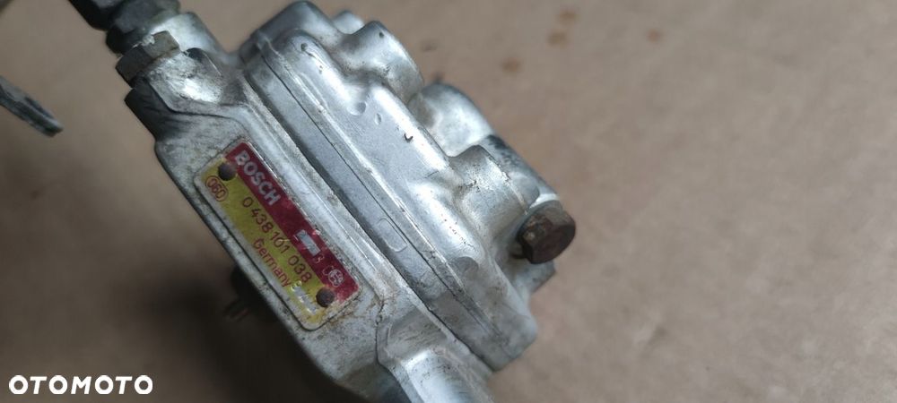 ROZDZIELACZ PALIWA AUDI 80,90,100 2.3 0438101038 - 2