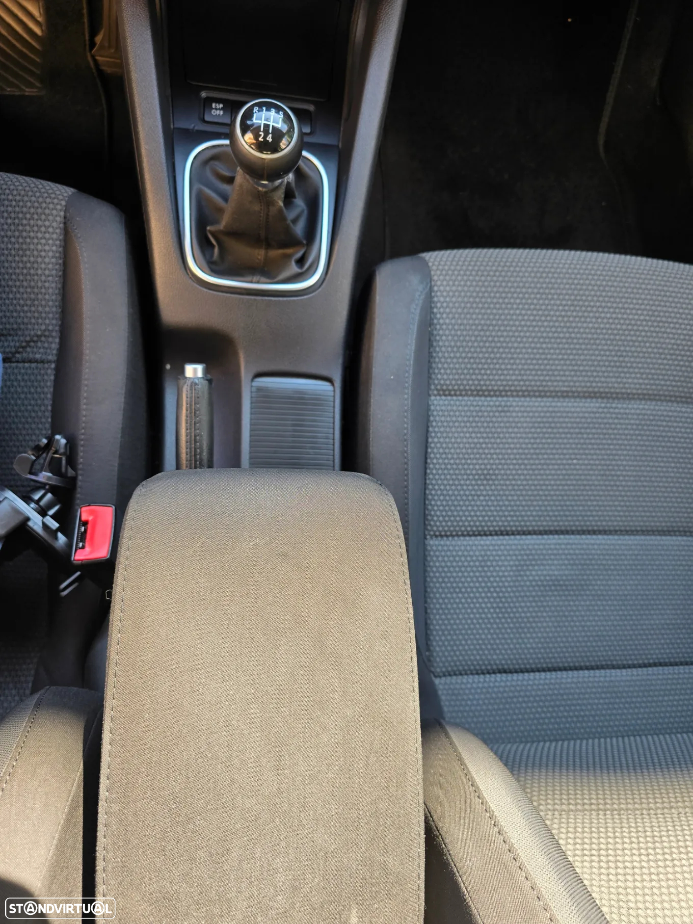VW Jetta 1.6 TDi Confortline - 8