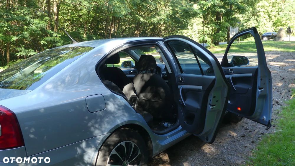 Skoda Octavia 1.4 - 10