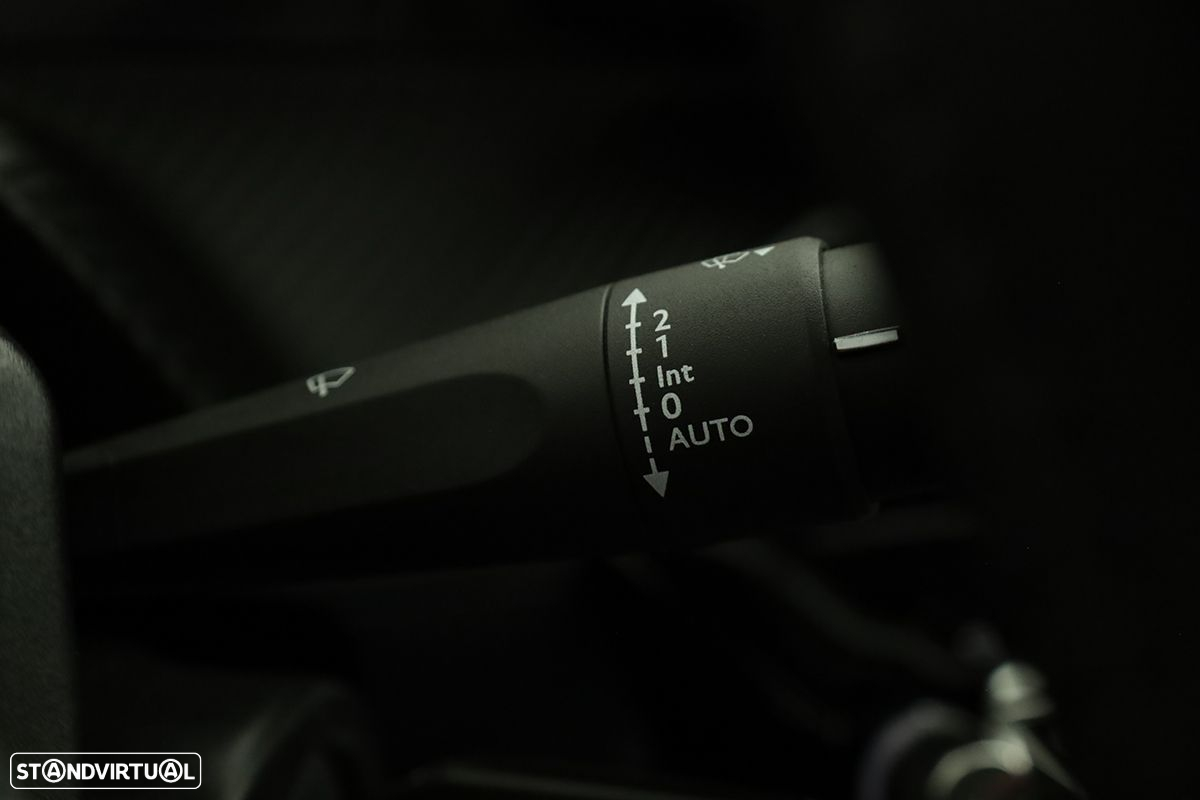 Peugeot 2008 1.2 PureTech Allure - 19