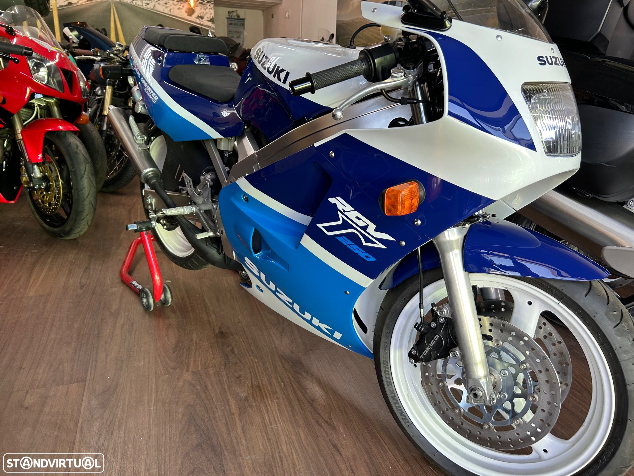 Suzuki RGV 250 VJ 21 - 27