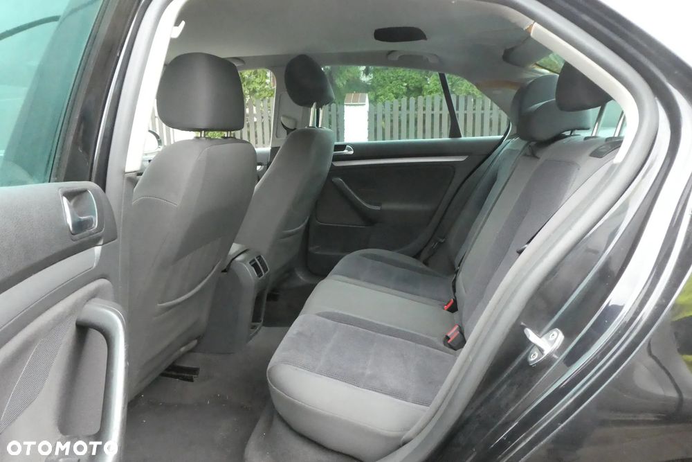 Volkswagen Jetta - 8