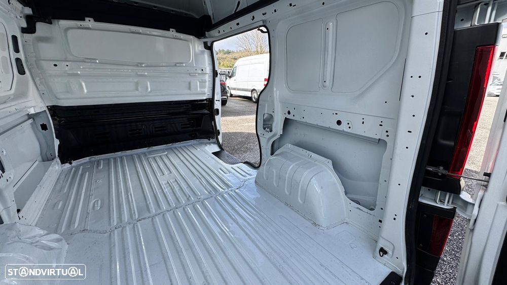 Renault Trafic 2.0 dCi L1 H2 Fase III - 24