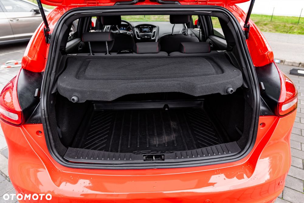 Ford Focus 1.5 EcoBoost ST-Line - 19