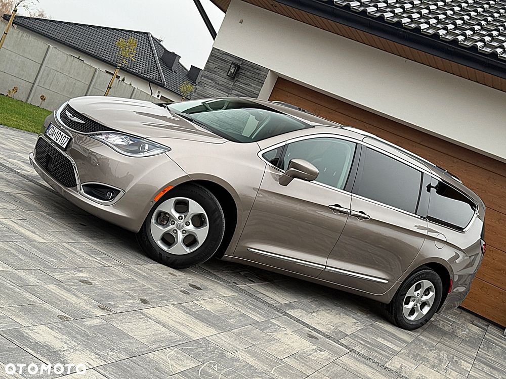 Chrysler Pacifica - 31