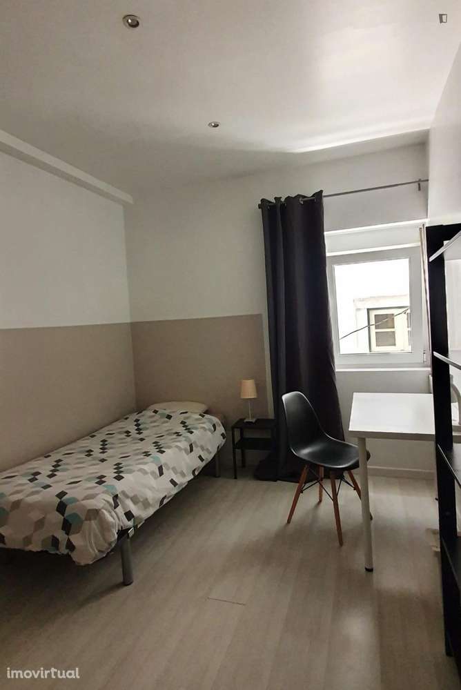 Quarto - localizado em Baixa Coimbra - Grande imagem: 5/15