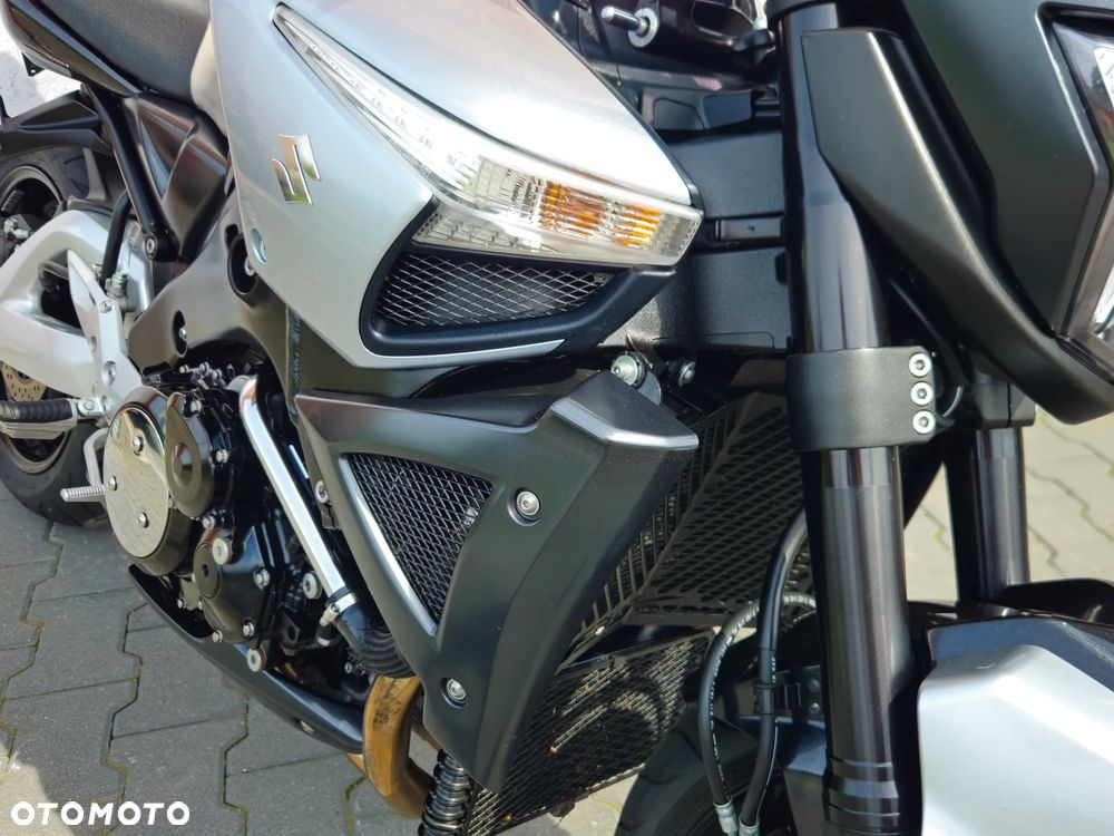 Suzuki GSX - 36