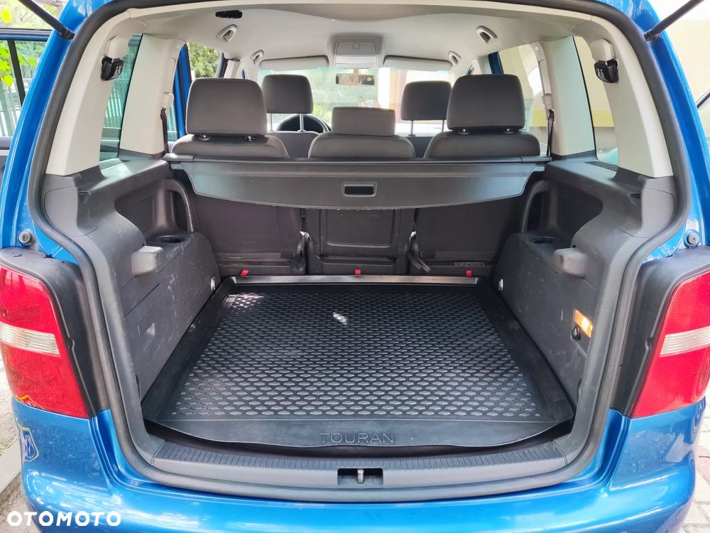 Volkswagen Touran 1.6 FSI Basis - 11