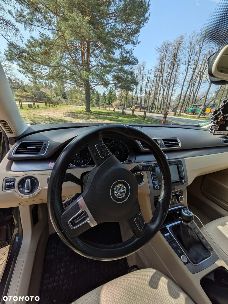 Volkswagen Passat 2.0 TDI DPF BlueMotion Technology Comfortline - 4