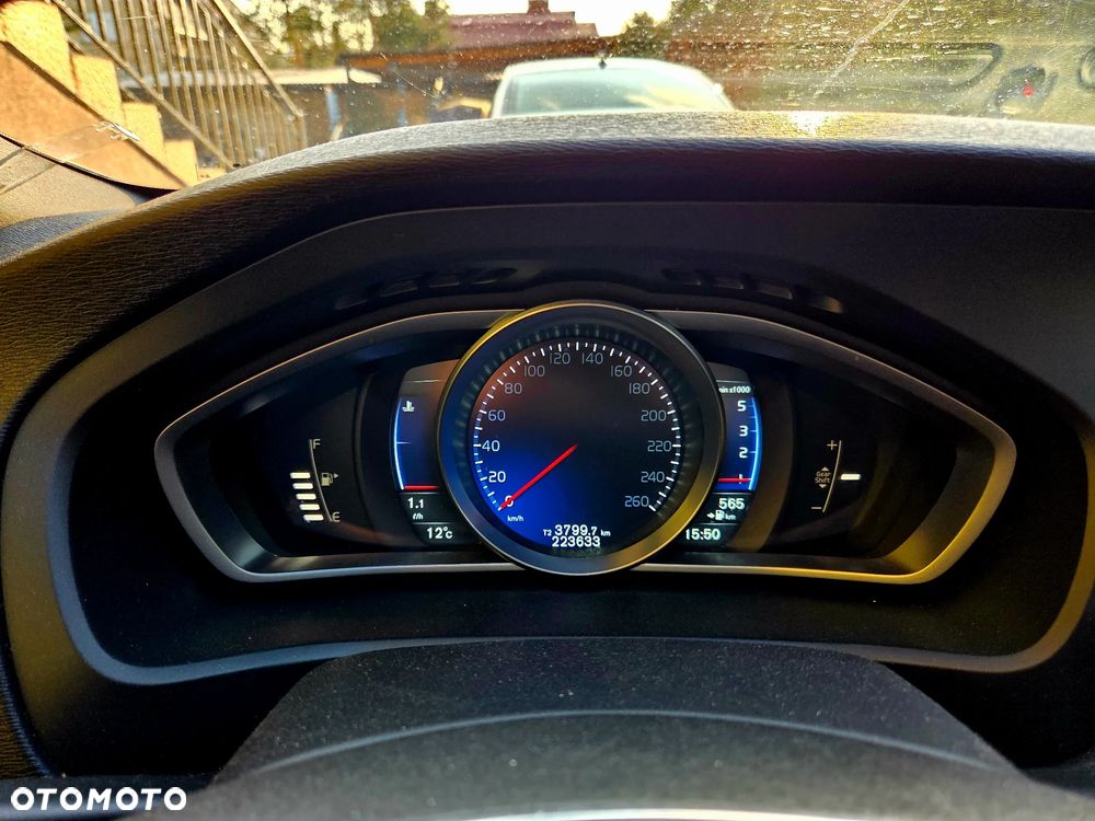 Volvo V40 D2 R Design - 21