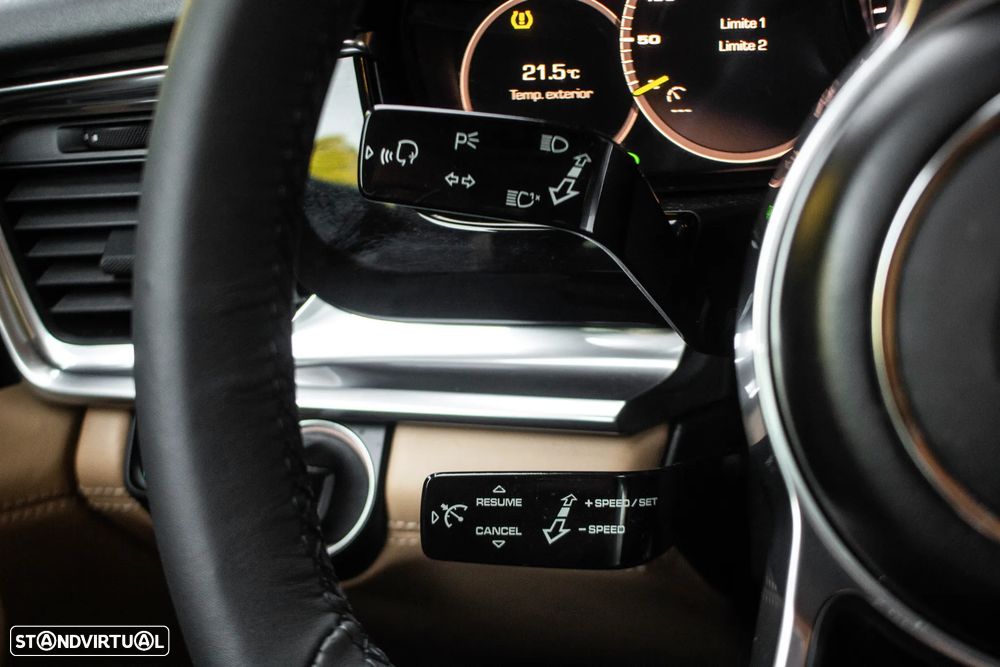 Porsche Panamera 4 E-Hybrid - 16