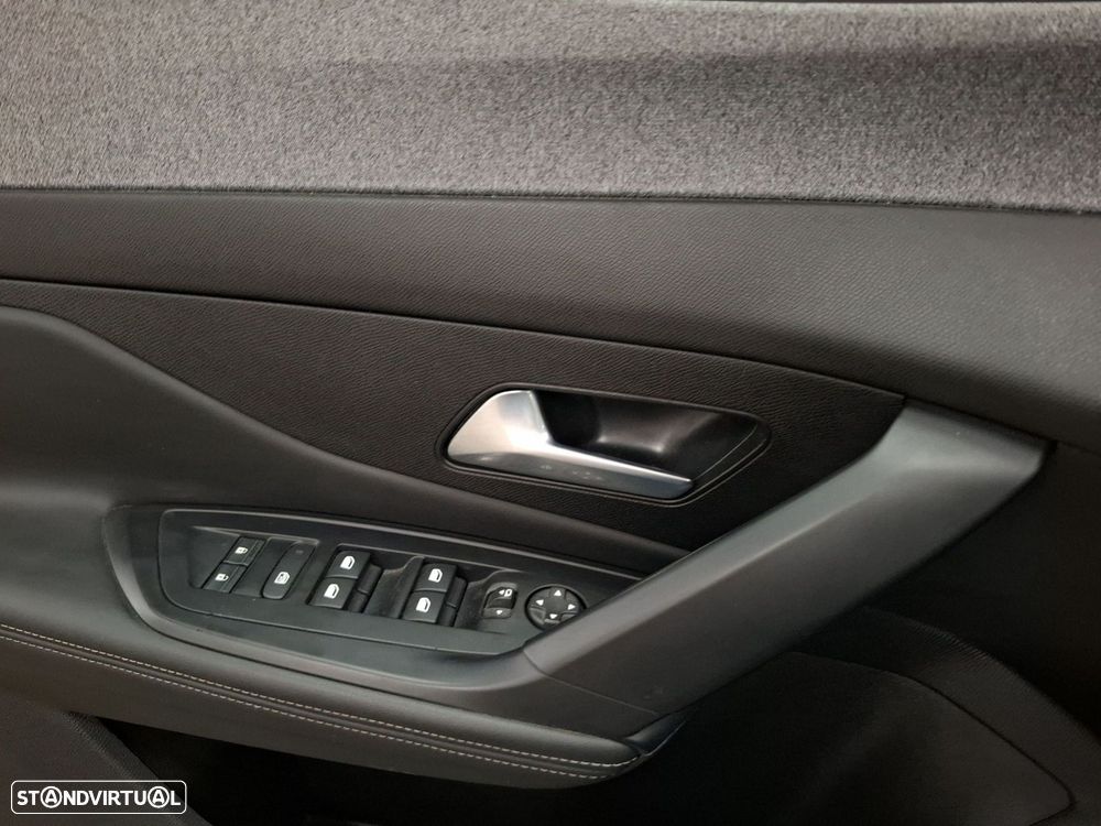 Peugeot 308 1.2 PureTech Allure Pack - 24