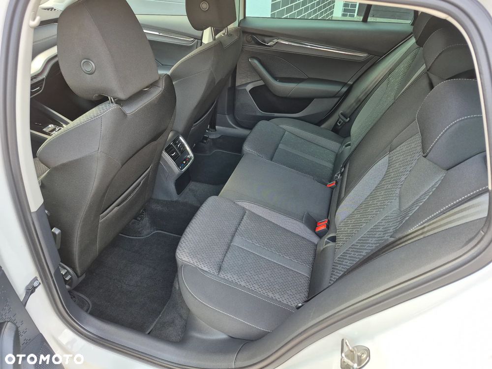 Skoda Octavia 2.0 TDI Style DSG - 6