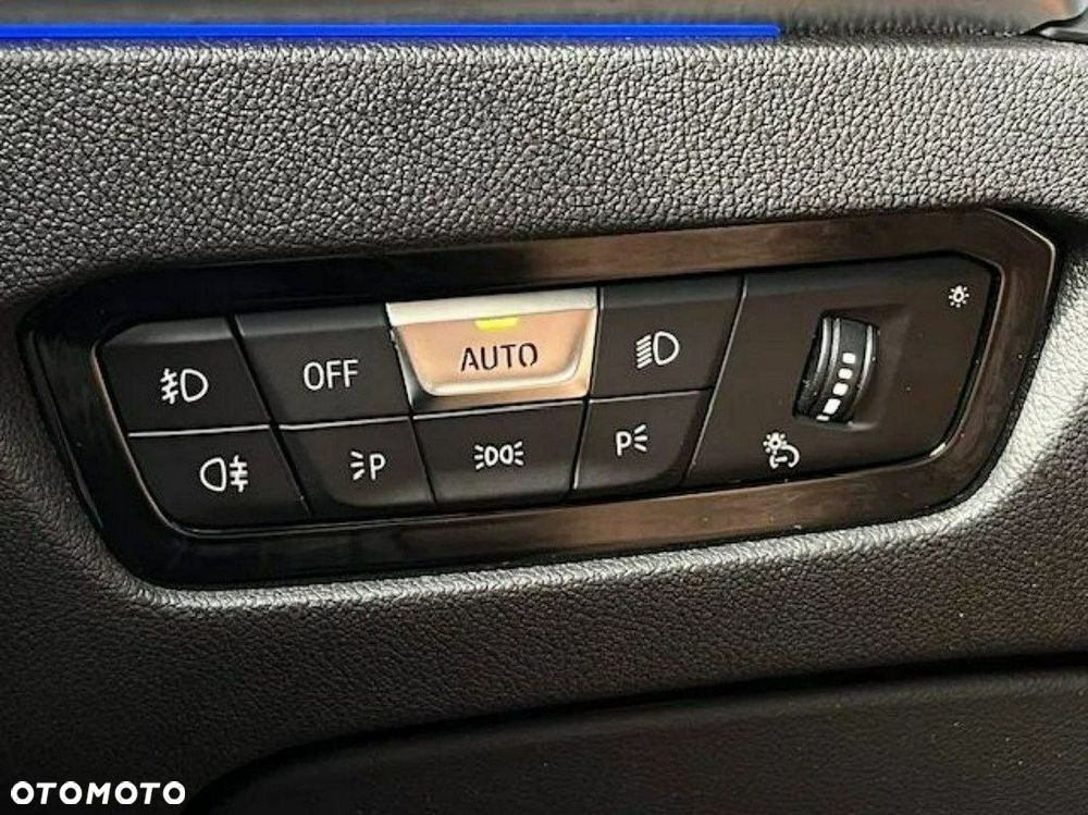 BMW Seria 3 318d Sport Line - 28