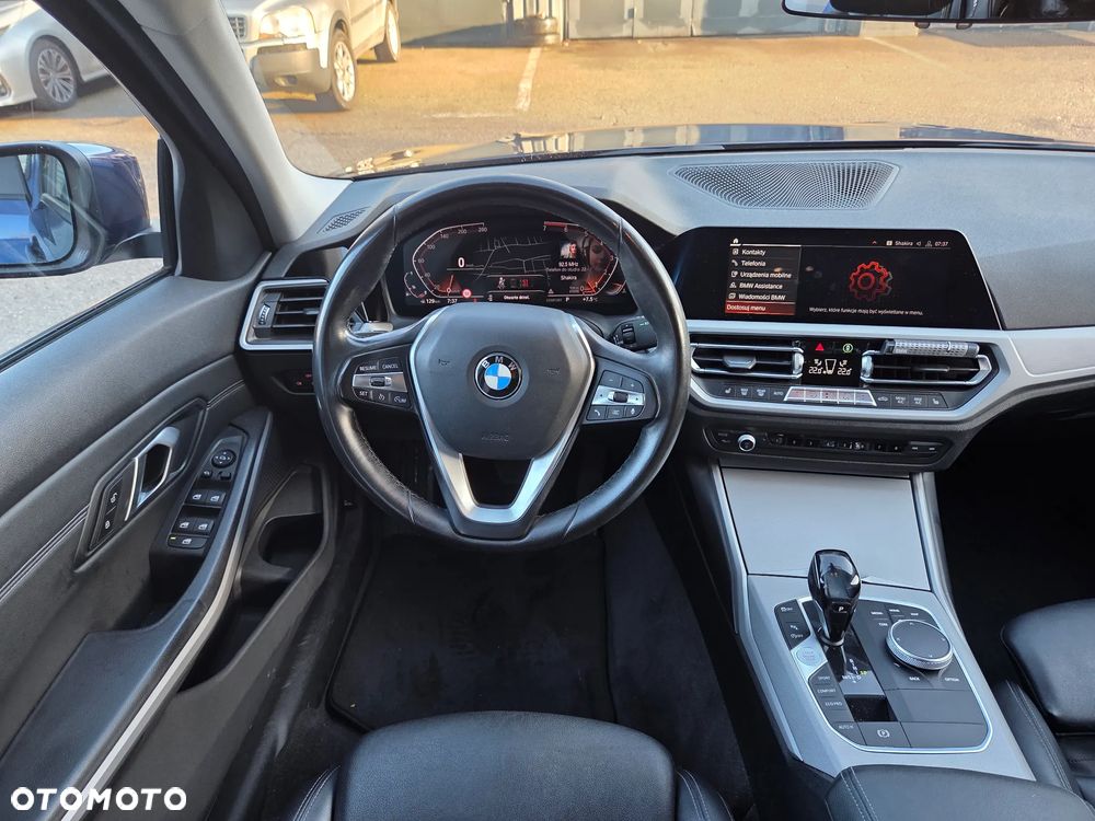 BMW Seria 3 320i xDrive - 23