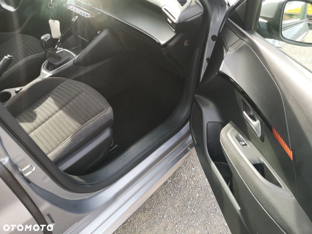 Peugeot 208 - 21