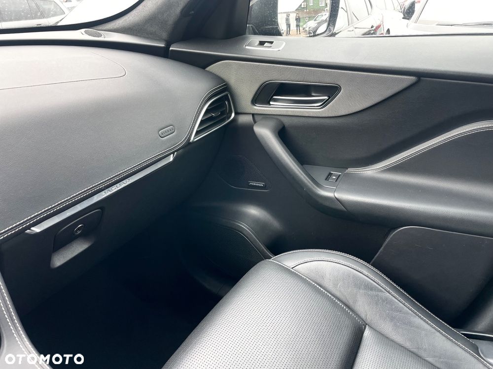 Jaguar F-Pace 25t AWD R-Sport - 18