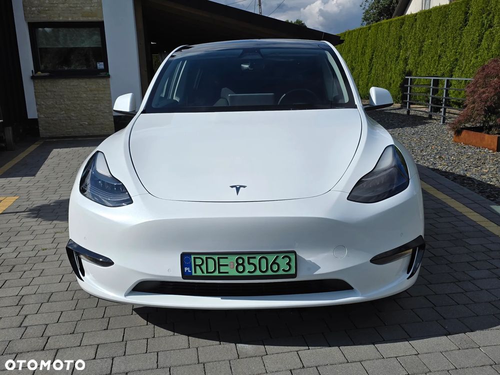 Tesla Model Y Long Range AWD - 4