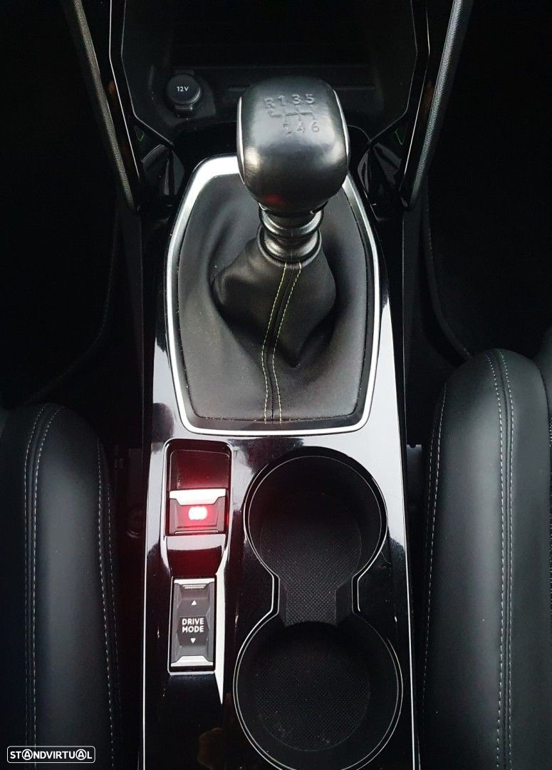 Peugeot 2008 1.2 PureTech GT - 22
