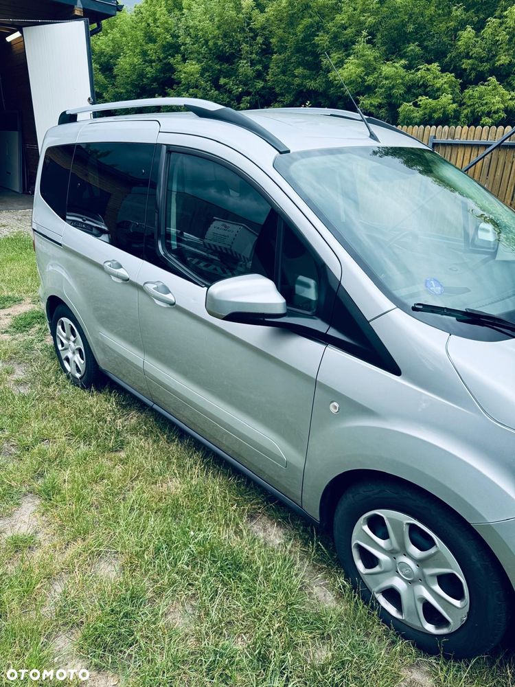 Ford E-Tourneo Courier - 1