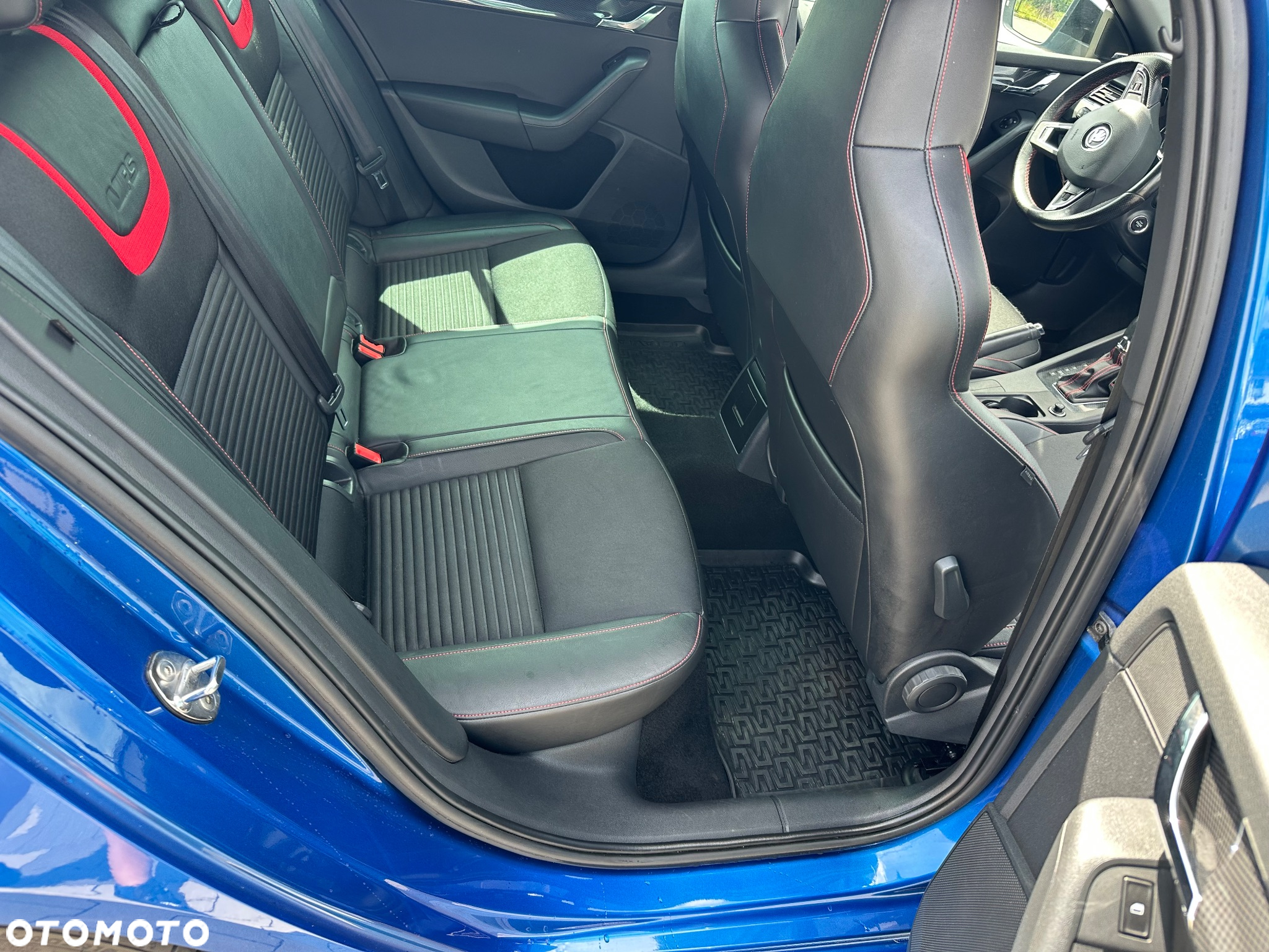 Skoda Octavia Combi 2.0 TDI DSG RS - 19