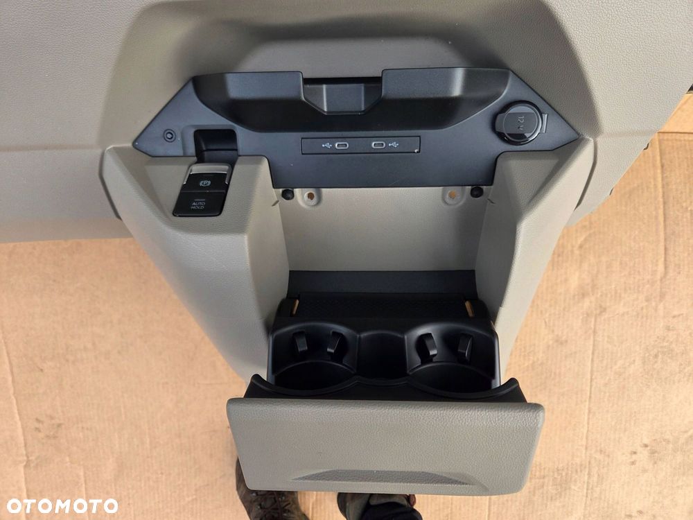 vw multivan t7 tunel środkowy cupholder usb 7t1858189f - 5