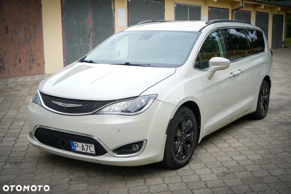 Chrysler Pacifica 2017 photo 3