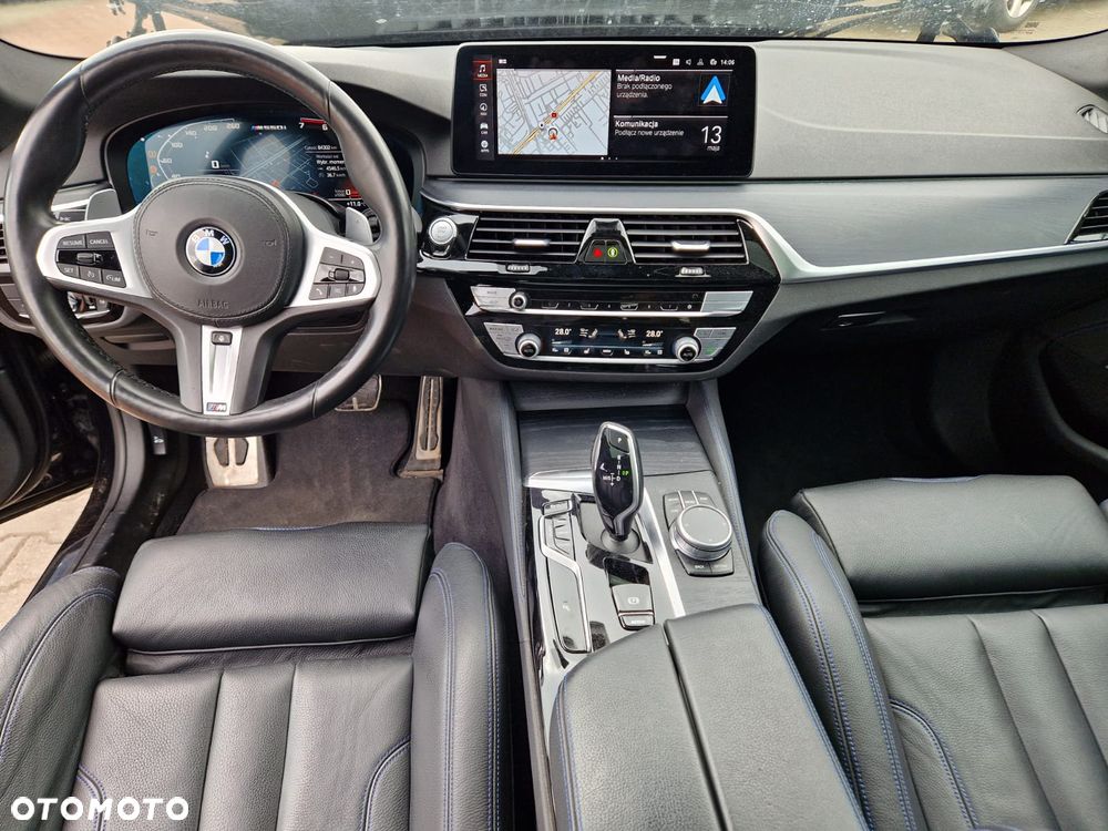 BMW Seria 5 M550i xDrive sport - 8