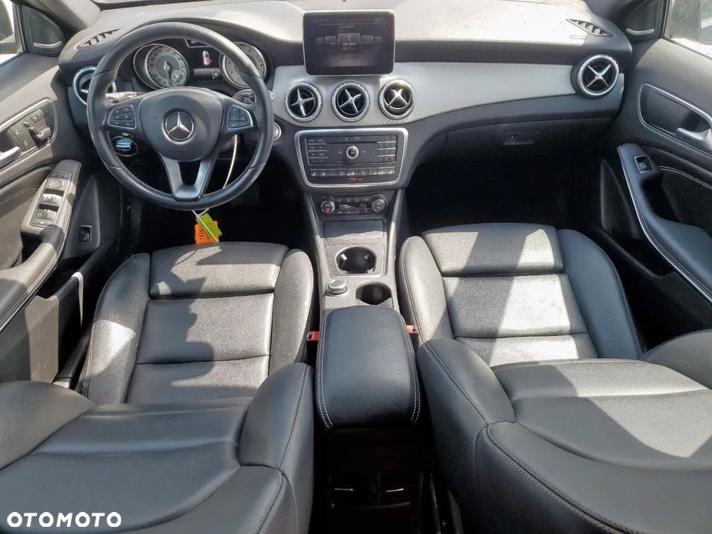 Mercedes-Benz GLA 250 4Matic 7G-DCT - 8