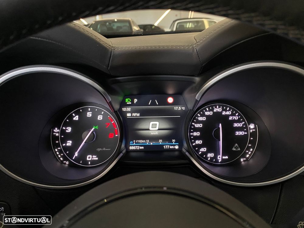 Alfa Romeo Stelvio 2.9 T Quadrifoglio AT8 Q4 - 18