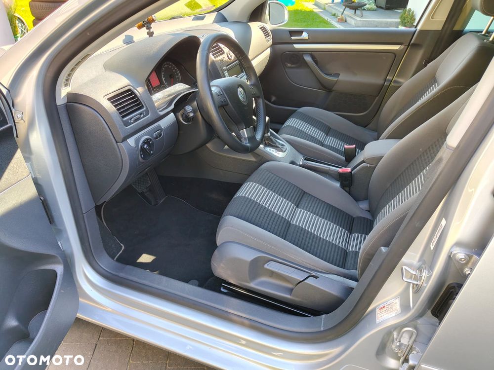 Volkswagen Golf 1.9 TDI DPF Trendline DSG - 14