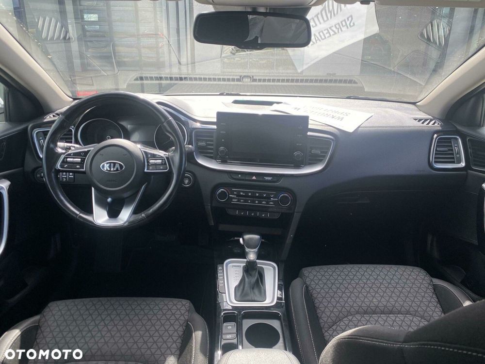 Kia Ceed - 10
