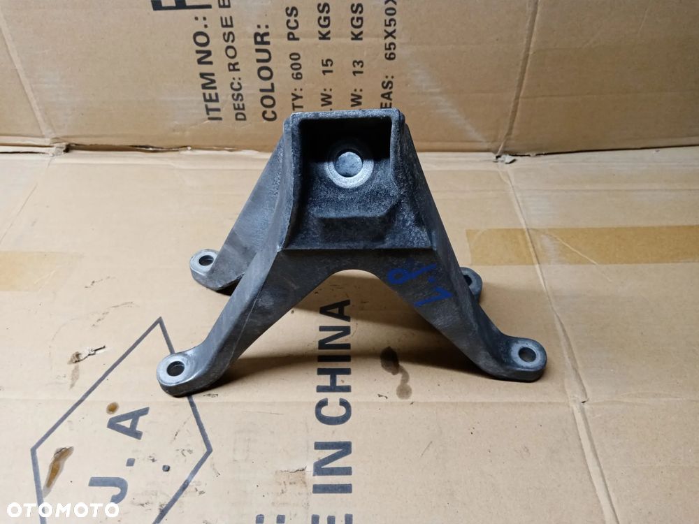 Łapa wspornik silnika BMW M5 G30 F90 4.4 V8 7853647 - 1