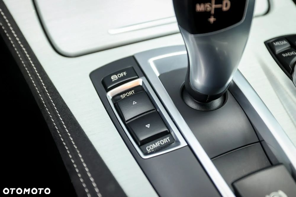 BMW Seria 5 520d M Sport - 32