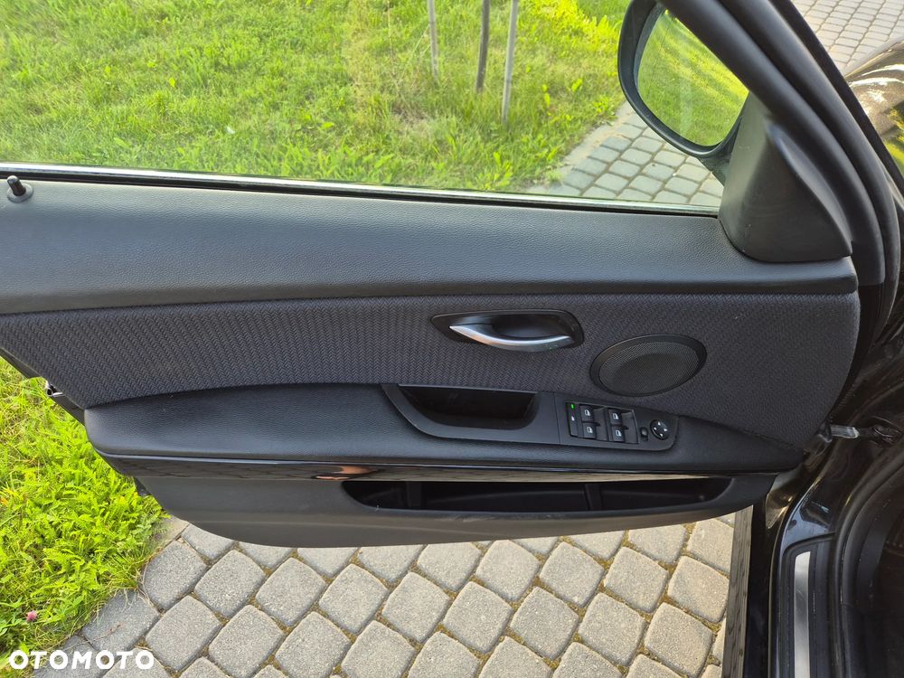 BMW Seria 3 325i Edition Sport - 34