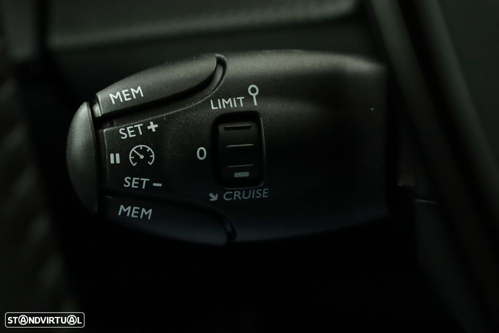 Peugeot e-2008 54 kWh Allure - 18