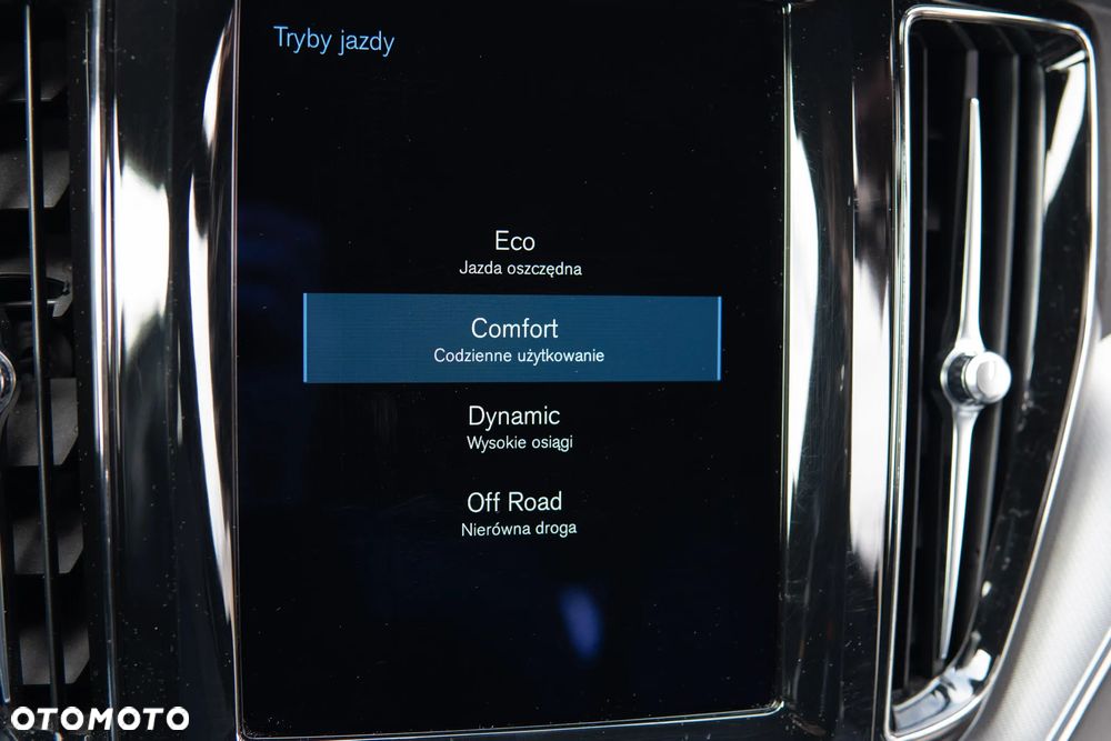 Volvo XC 60 D4 AWD R-Design - 23