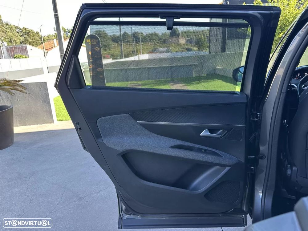 Peugeot 5008 1.2 PureTech Allure Pack EAT8 - 59