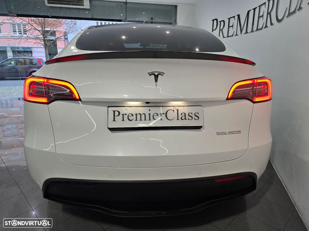Tesla Model Y Performance Dual Motor AWD - 3