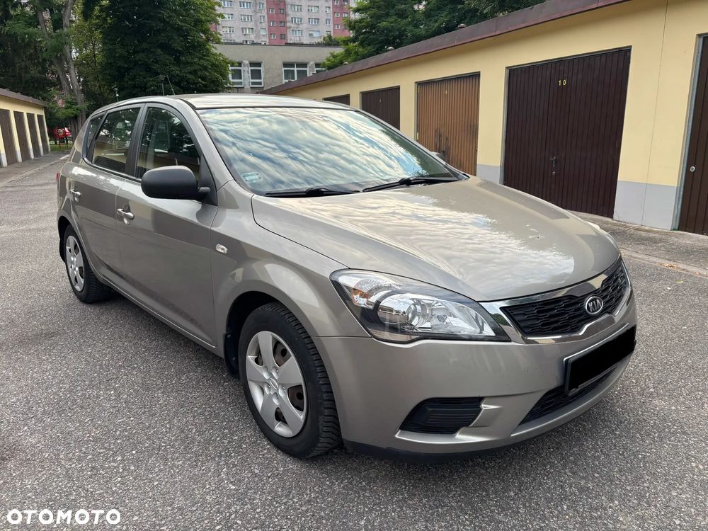 Kia Ceed - 4