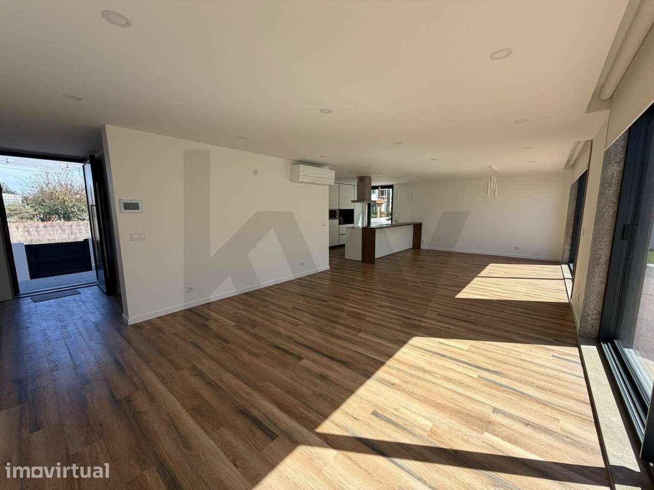 Moradia T4 Isolada Com 3 Suites - Grande imagem: 4/26