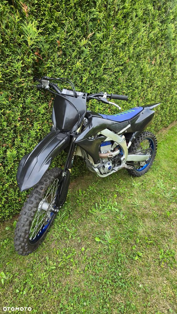 Yamaha YZF - 1