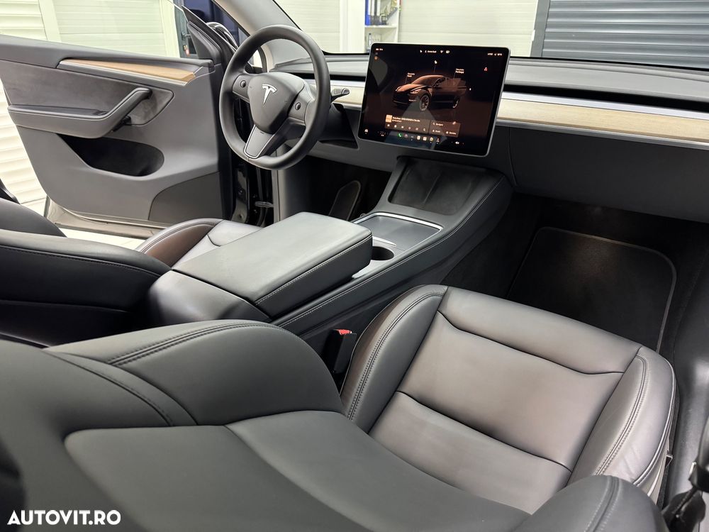 Tesla Model Y Long Range Dual Motor AWD - 6