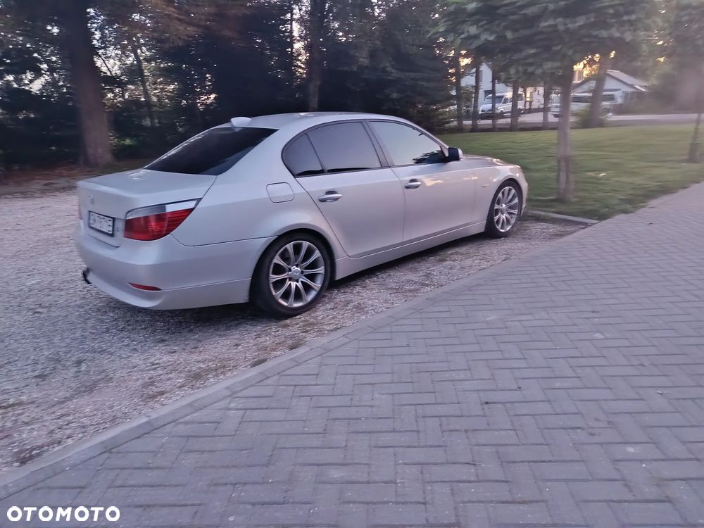 BMW 5 Series 2004 photo 2