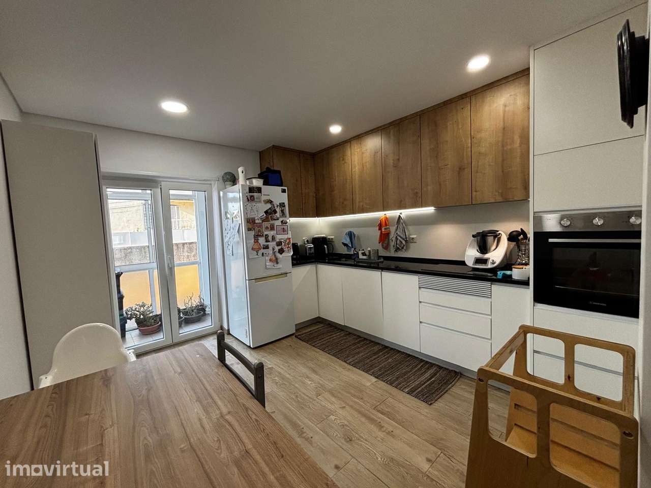 Apartamento T3 Renovado C/ Aquecimento e Garagem - Viseu - Grande imagem: 2/14