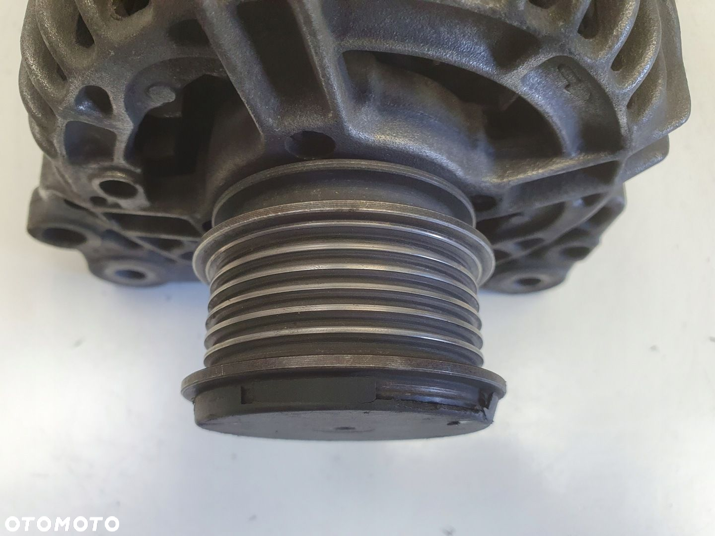 VW Bora 1.9 TDI ALTERNATOR bosch 038903023L 90A - 4